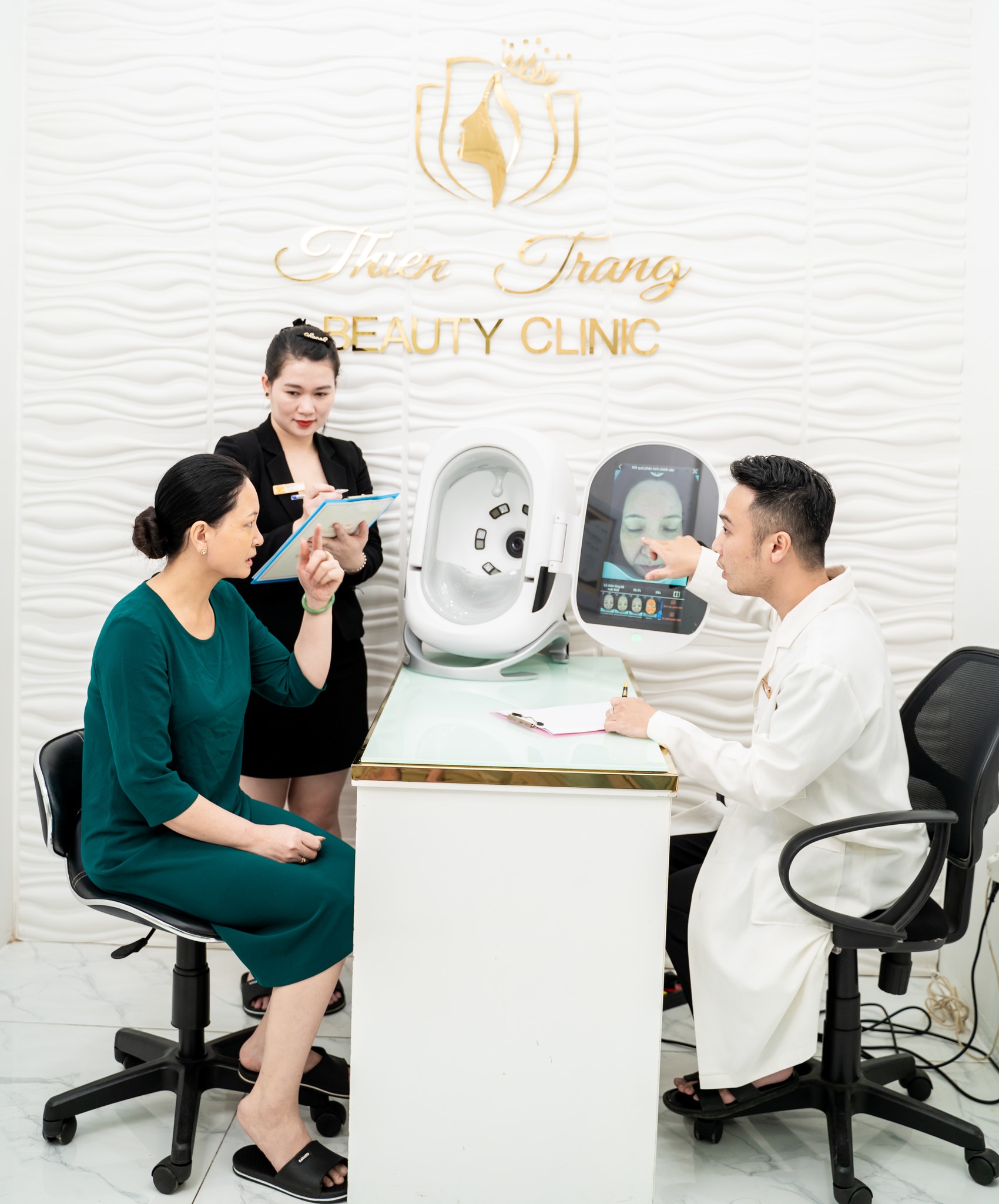 Hãy giới thiệu cơ sở vật chất, trang thiết bị của Thẩm mỹ viện