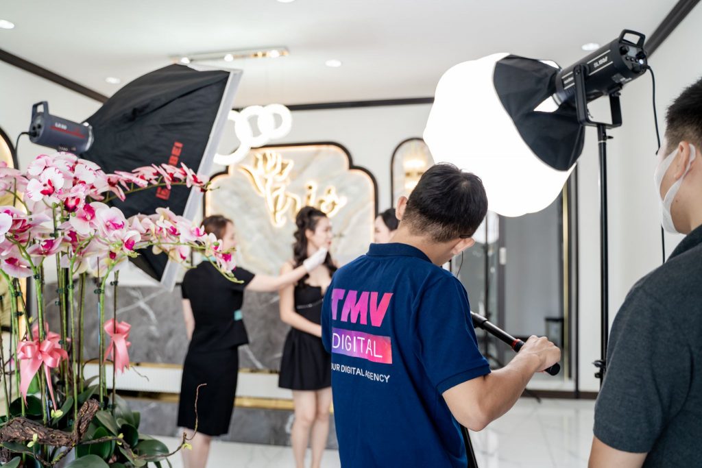 Hãy đảm bảo ánh sáng thật tốt để video sắc nét nhất